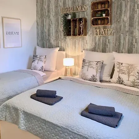 Gruene Idylle In Der Naehe Des Zwenkauer Sees *